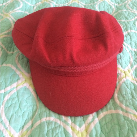 red fiddler cap